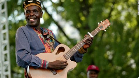 Die Oliver Mtukudzi Peace Tour - Eine musikalische Reise für den Frieden und gegen die Apartheid!